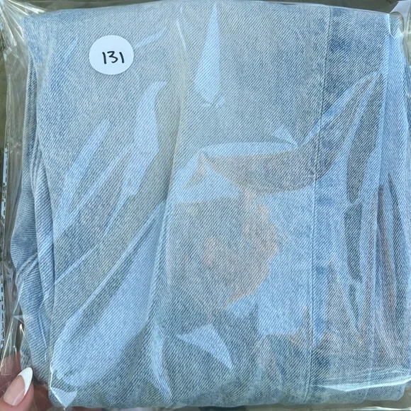 American Eagle Jeans Women’s Size 4 Regular Light Blue High Rise Mom Strigid - Picture 8 of 8